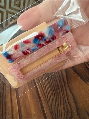 2 hair clips metallic / pink / red / blue